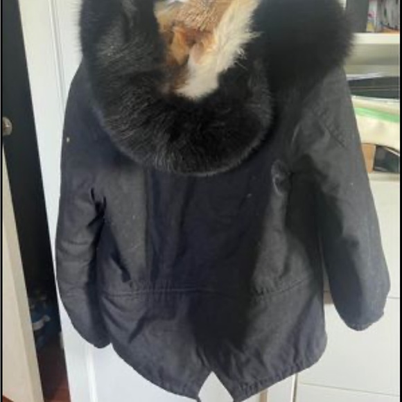 Size women’s medium moose knuckle jacket. Barely worn too small on me in arms - Picture 2 of 3
